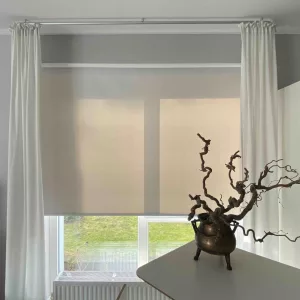 Fenster mit Hitzeschutzrollo - Cool Ants Germany