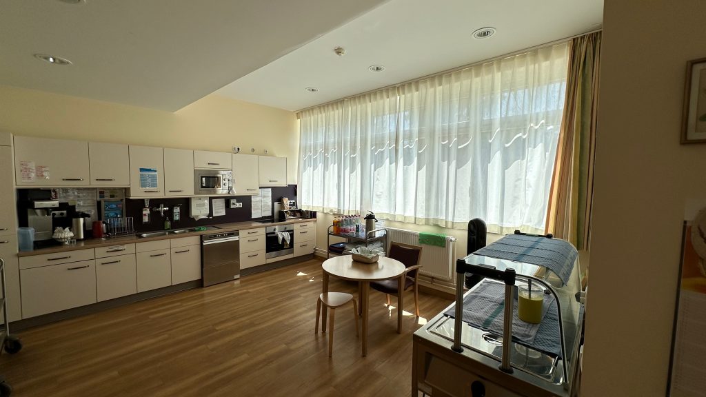 Spezial-Gardinen reduzieren die Hitzelast deutlich