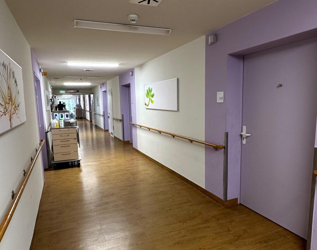 Krankenhausstation mit Klimafarbe
